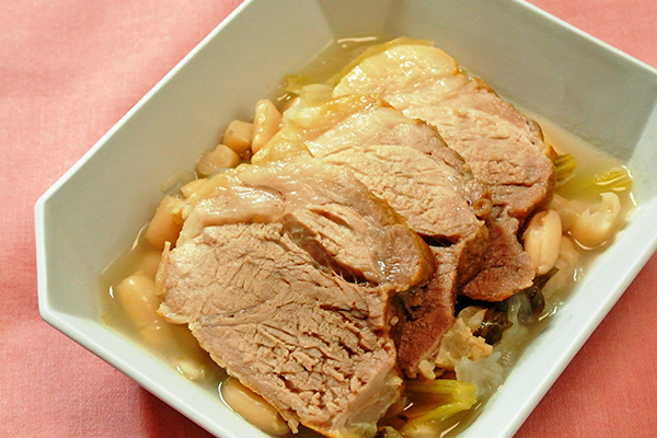 豚肉と白いんげん豆の煮込み